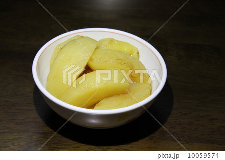 シナモンの香りがするリンゴのコンポート シナモンの香りがするリンゴのコンポート 10059574