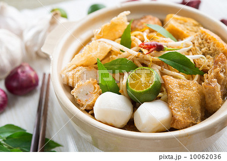 Hot and spicy Singapore Curry Noodle 10062036