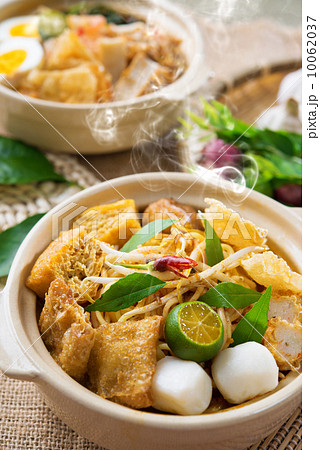 Curry Noodles 10062037