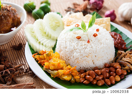 Nasi lemak kukus 10062038