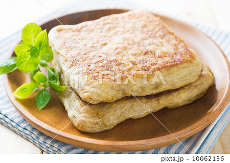 Arab food Martabak or murtabak, also mutabbaq 10062136