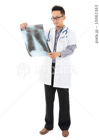 Checking on x-ray image 10062363