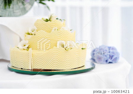 Fancy yellow wedding cake Fancy yellow wedding cake 10063421