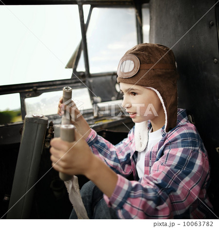 little happy boy dreaming of being pilot 10063782