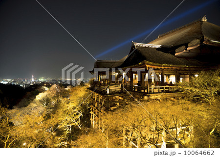 ライトアップされた清水寺 10064662