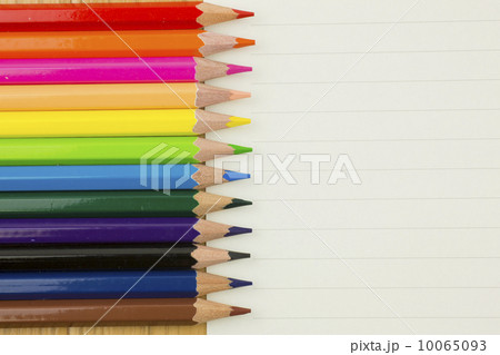 色鉛筆と紙 10065093