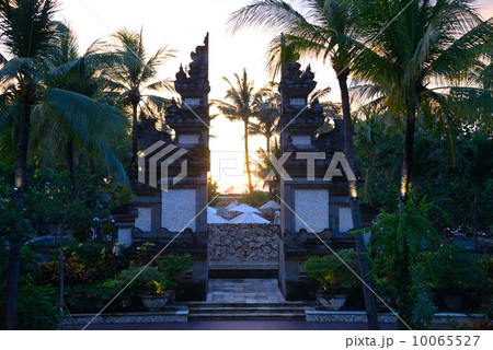 インドネシア　バリ島街並み 10065527