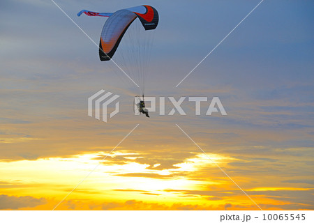 インドネシア　バリ島　夕焼け 10065545