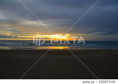 インドネシア　バリ島　夕焼け 10065548