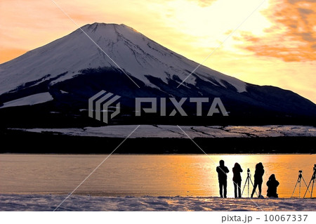 山中湖からの富士 10067337