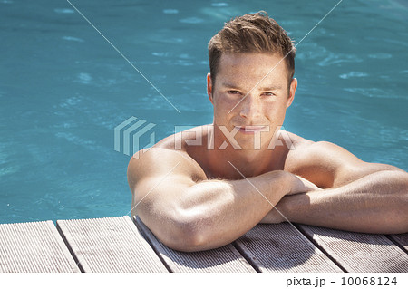 man in the pool 10068124