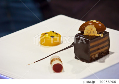 mini chocolate cake 2 10068966