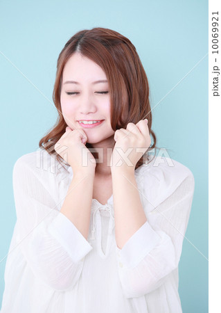 女性　ぶりっこ 10069921