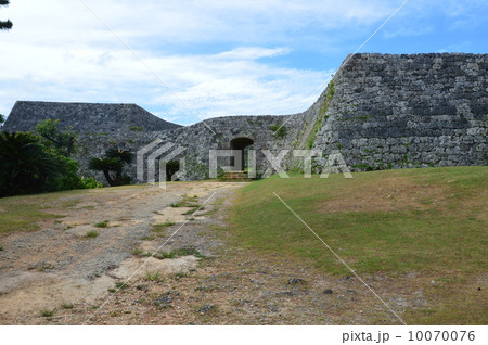世界遺産･座喜味城跡の「二の郭の城門」（沖縄県中頭郡読谷村） 10070076