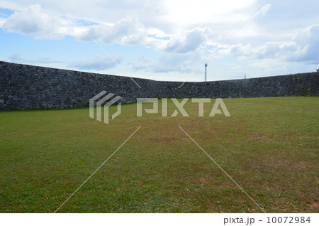 世界遺産･座喜味城（沖縄県中頭郡読谷村） 10072984