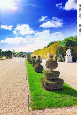 VERSAILLES FRANCE - SEPTEMBER 21 Beautiful garden  Versailles, F 10074038