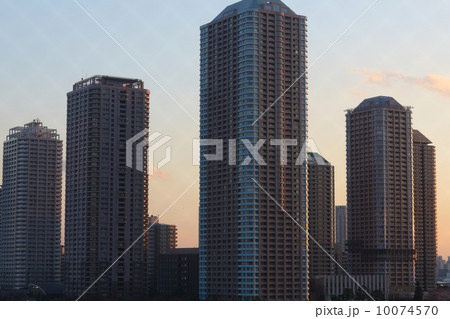 夕暮れのリバーシティ21 10074570