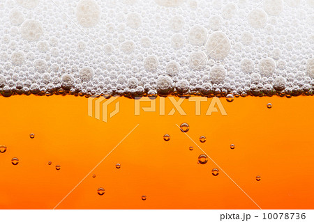 beer with bubbles close up beer with bubbles close up 10078736