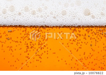 beer with bubbles close up beer with bubbles close up 10078822