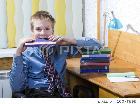 Teenager schoolboy "champs granite of science"... 10078999