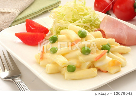 マカロニサラダ サラダ 朝食 白背景 マカロニサラダ サラダ 朝食 白背景 10079042