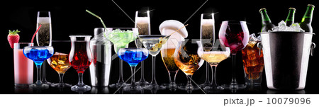 different alcohol drinks set 10079096