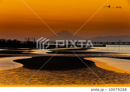 千葉県の富士山のある風景・木更津市「引潮の紋様と富士山」 千葉県の富士山のある風景・木更津市「引潮の紋様と富士山」 10079288