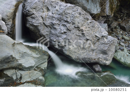 安居渓谷の渓流（長時間露光） 10080251