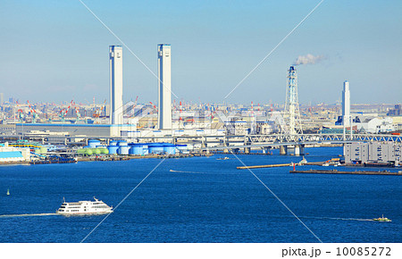 Industrial plant and seascape 10085272