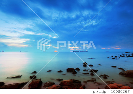 Seascape during sunset Seascape during sunset 10086267