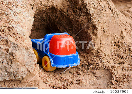 toy truck in the garage of the sand 10087905