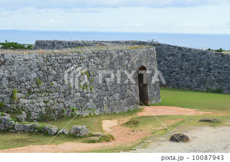 世界遺産・座喜味城跡・一の郭の「アーチ門」(沖縄県中頭郡読谷村) 世界遺産・座喜味城跡・一の郭の「アーチ門」(沖縄県中頭郡読谷村) 10087943