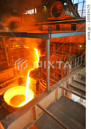 Pouring of liquid metal Pouring of liquid metal 10089426