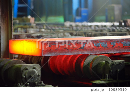 hot steel on conveyor 10089510