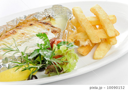 French fries and fish in foil 10090152