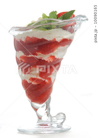 Dessert with strawberries and cream Dessert with strawberries and cream 10090165