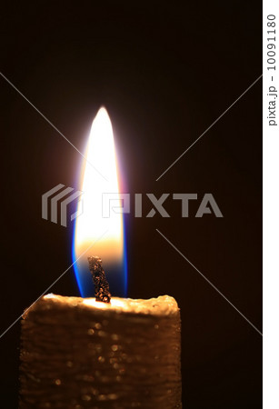 Burning candle 10091180