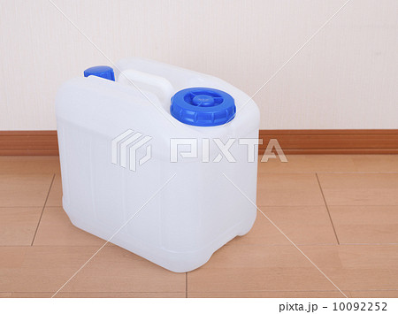 水のポリタンク 10092252