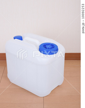 水のポリタンク 10092253