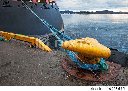 Yellow mooring bollard with blue naval rope 10093636