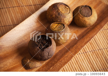 Chinese tea Pu-erh packed in dried mandarins on wooden table 10093643