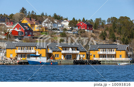 Norwegian fishing village with wooden houses on the sea coast 10093816