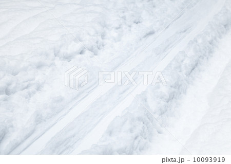 Cross country skiing tracks in fresh snow Cross country skiing tracks in fresh snow 10093919