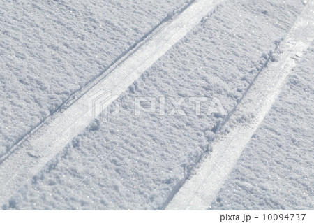 Macro of cross country skiing tracks in fresh snow 10094737