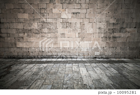 Stone wall and pavement of vintage town square 10095281
