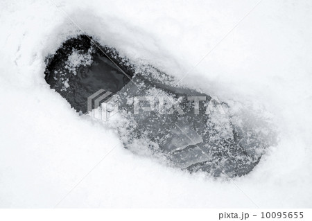 Footprint in the wet snow on frozen lake 10095655