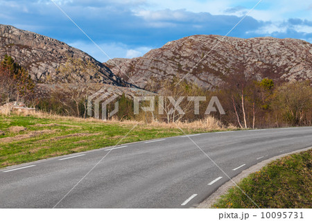 Turning asphalt road in Norway Turning asphalt road in Norway 10095731