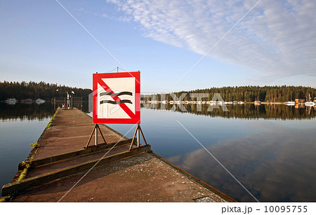 Water navigation mark "No wave" on the pier in small marina 10095755