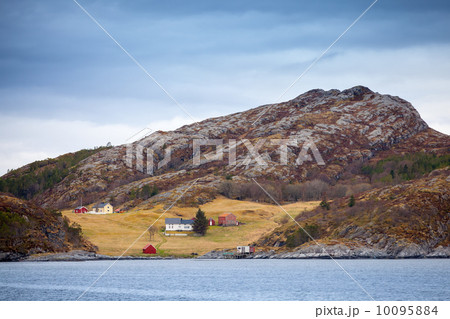 Traditional small Norwegian coastal village with wooden houses 10095884