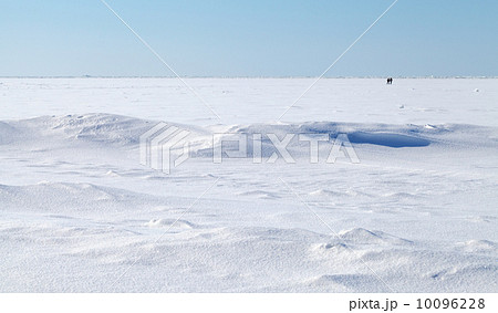 Winter landscape. Deep blue sky and snow on frozen Baltic Sea with people walking on ice 10096228